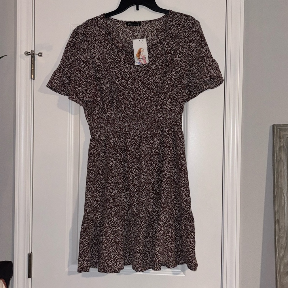 NWT!! Pretty Garden - Short Sleeve Mini Dress in Brown and Cream- Everyday Style